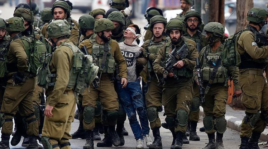 İsrail ordusu Batı Şeria’da 10 yaşındaki 3 Filistinli çocuğu gözaltına aldı