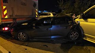 Antalya'da 5 aracın karıştığı zincirleme trafik kazasında 3 kişi yaralandı
