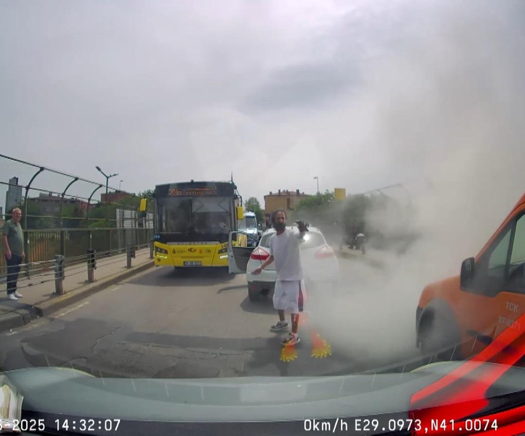 ISTANBUL--ATASEHIRDE-TRAFIKTE-TARTISTIG_731296_216056