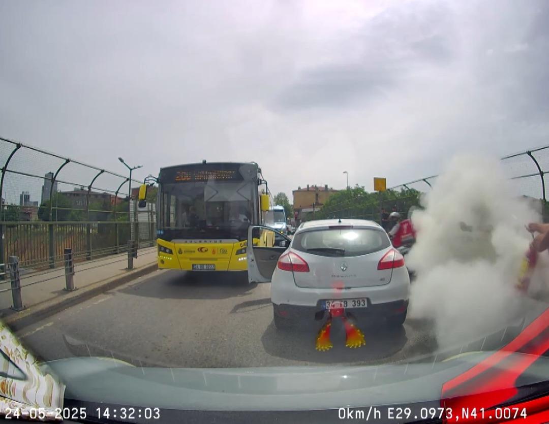 ISTANBUL--ATASEHIRDE-TRAFIKTE-TARTISTIG_731295_216056