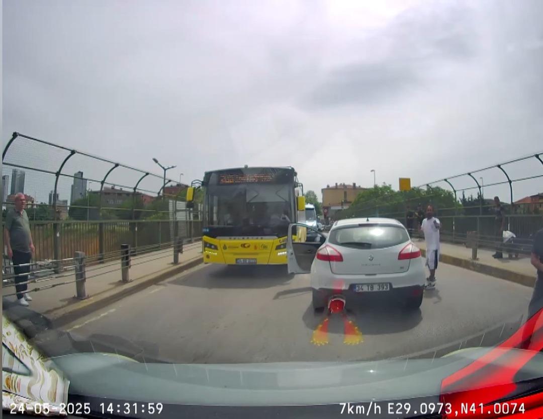 ISTANBUL--ATASEHIRDE-TRAFIKTE-TARTISTIG_731294_216056