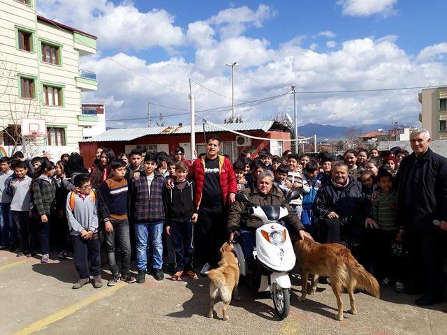 Alaşehirli öğrenciler 15 bin mavi kapak topladı