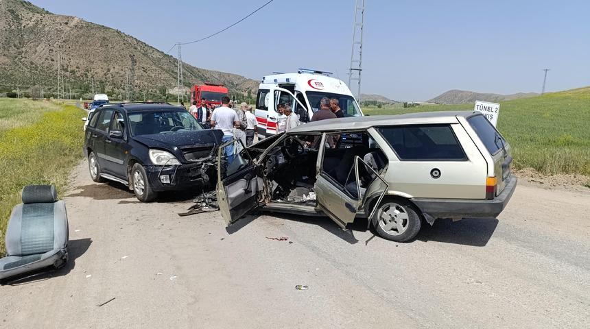 Yozgat!ta feci kaza! Cip ile otomobil çarpıştı, 6 kişi yaralandı