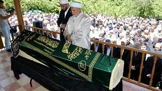 Rektör Prof. Dr. İbrahim Hakkı Aydın'ın annesi son yolculuğuna uğurlandı