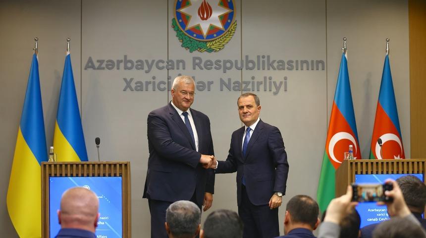 Azerbaycan ve Ukrayna Dışişleri Bakanları Bakü’de bir araya geldi