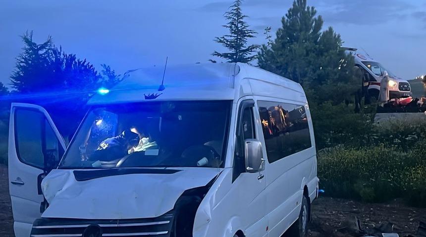 Afyonkarahisar'da minibüsün araziye girmesi sonucu 6 kişi yaralandı