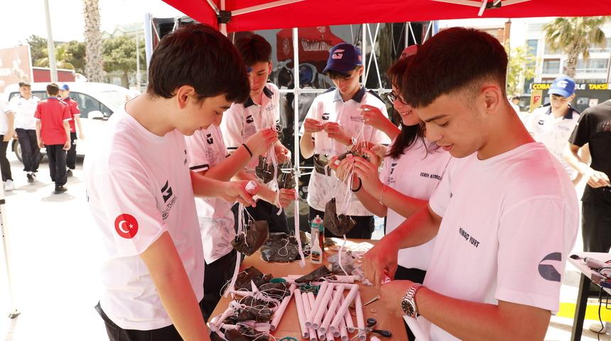 Samsun'da havacılık lisesi öğrencileri model uçak gösterisi yaptı