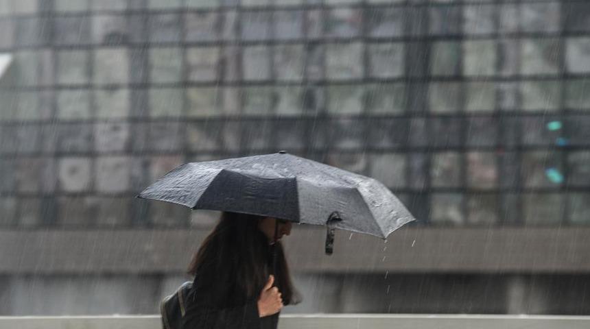 Önce AKOM sonra İçişleri Bakanlığı... İstanbullular dikkat! Çarşamba'ya kadar sürecek: 38 il için sarı alarm