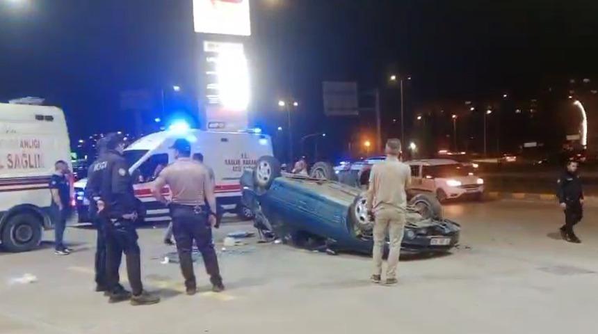 İki otomobilin çarpşıtığı kaza kamerada