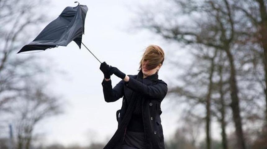 Denizli’ye şiddetli fırtına! Yetkililer vatandaşları uyardı