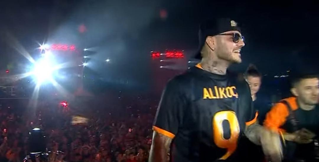 Galatasaray ın şampiyonluk kutlamalarına damga vurdu! Arjantinli yıldız Ali Koç forması giydi 1