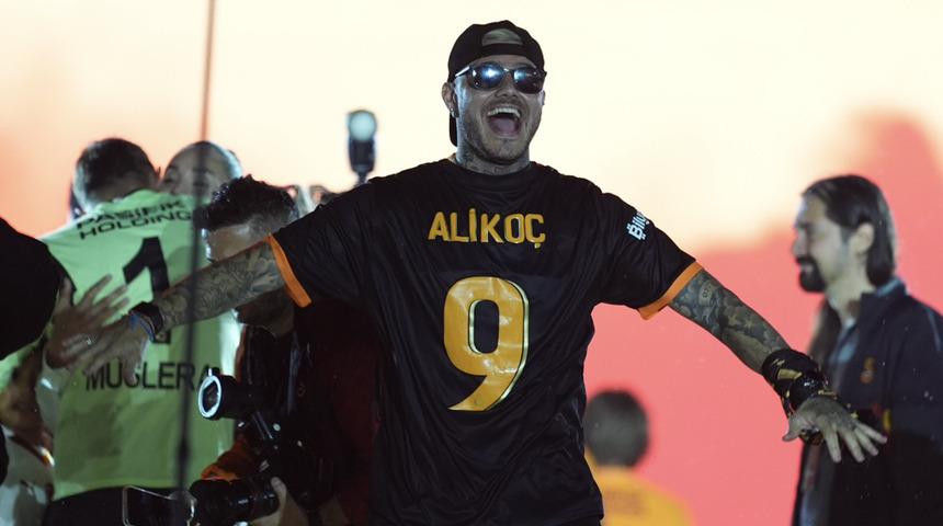 Galatasaray'ın şampiyonluk kutlamalarına damga vurdu! Arjantinli yıldız Ali Koç forması giydi