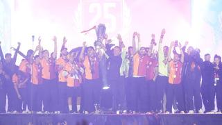 Şampiyon Galatasaray, kupasını Yenikapı’da aldı!