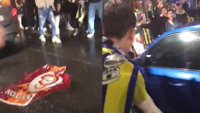 Şampiyonluk kutlamasında tepki çeken anlar! Galatasaray bayrağını çiğnettiler