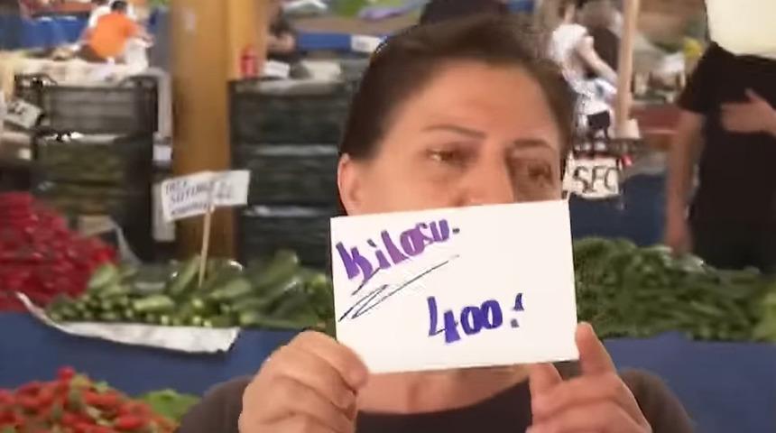 3 haneli rakamın altında olanı bulmak zor! Etiketi eline alıp 'Kim alacak?' dedi...