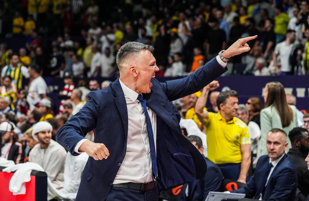 FENERBAHÇE ŞAMPİYON, JASIKEVICIUS TARİH YAZDI