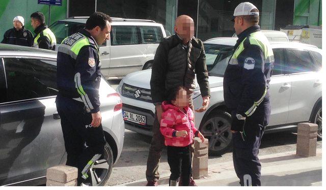 Sahte plakalı çalıntı otomobille kaçmak istedi