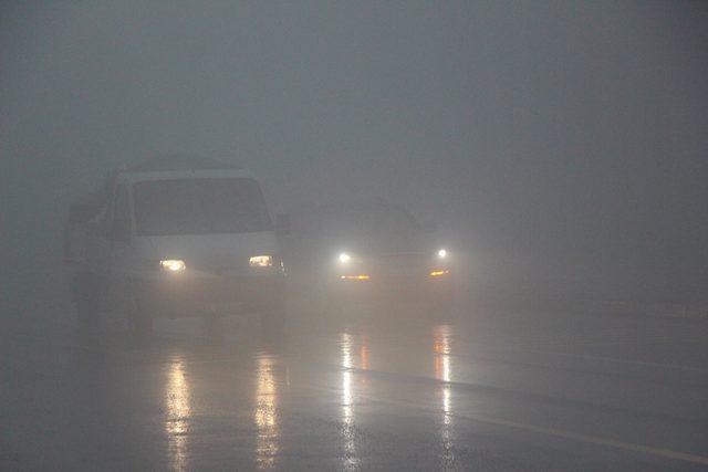 Bolu Dağı'nda sağanak ve sis ulaşımı yavaşlattı