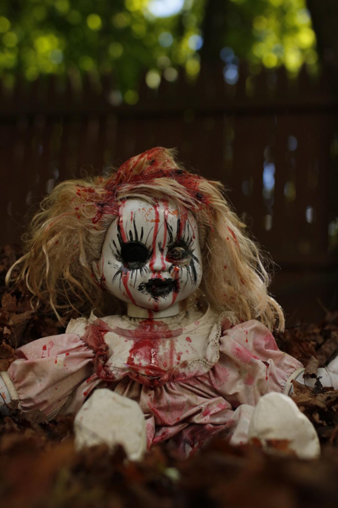 Sosyal medya gündeminde o lanetli bebek var! Dünya turunda kayıp mı oldu? Tir tir titreten hikaye... 2