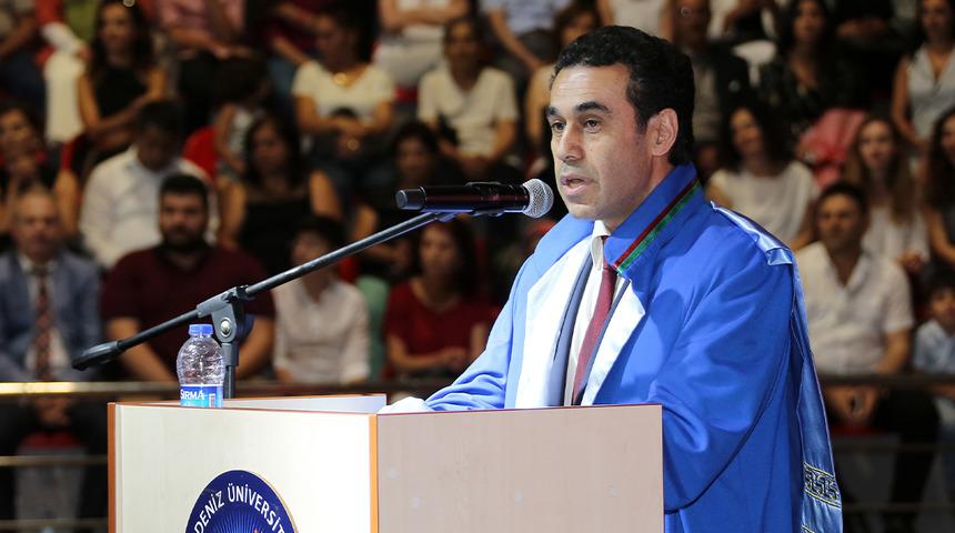 Akdeniz Üniversitesi'nde sahte profesörlük! 10 yıl maaş alan eski dekanın ünvanı iptal edildi