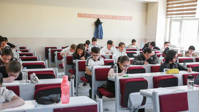 Matematik Olimpiyatları düzenlendi: Atatürk Üniversitesi’nde ortaokul öğrencilerinin matematik coşkusu