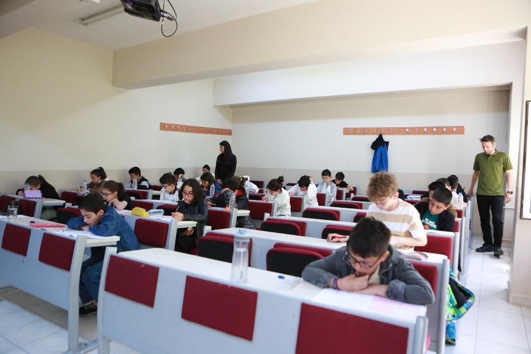 Matematik Olimpiyatları düzenlendi: Atatürk Üniversitesi’nde ortaokul öğrencilerinin matematik coşkusu 6