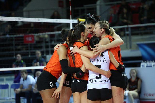 Eczacıbaşı VitrA, CEV Kupası'nda yarı finalde!