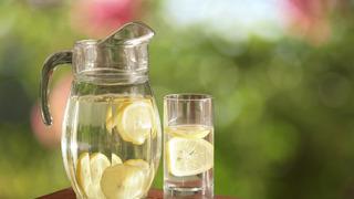 Aç karnına limonlu su içmenin faydaları nelerdir? Aç karnına limonlu su içmek neye iyi gelir?