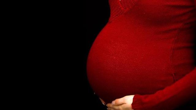 Annelik hayalini ileri yaşlara erteleyen kadınlar dikkat! 30 yaşından sonra alarm zilleri çalıyor: Uzmanlar uyarıyor...