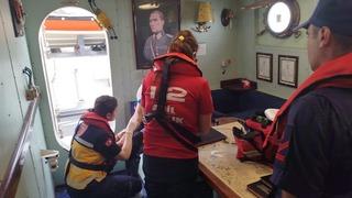 Karadeniz'de rahatsızlanan gemi personeli hastaneye ulaştırıldı