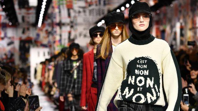 Paris Moda Haftası'nda Dior'dan 1960'ların feminizm dalgası