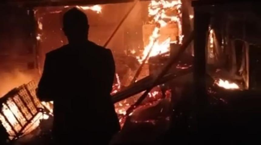 Köy fırını ile ardiyesi küle döndü! Kocaeli'de yangın: Ateş söndürülmemiş