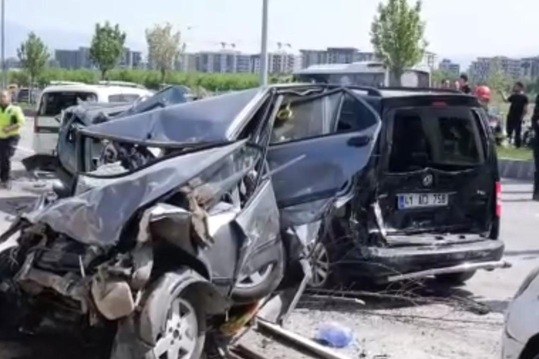 Erzurum da feci kaza! Beton mikseri onlarca aracı biçti 1