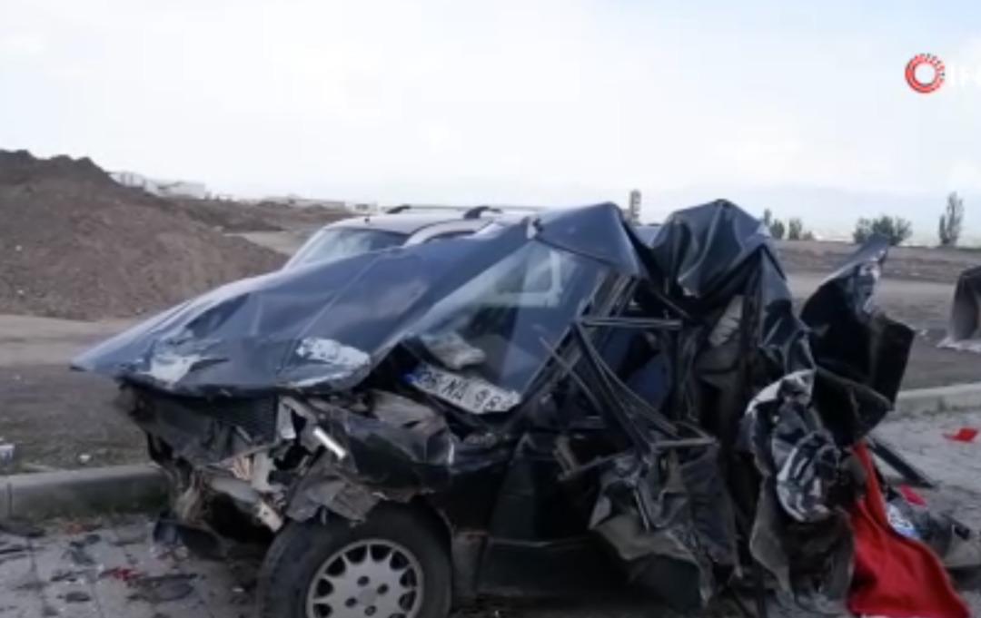 Erzurum da feci kaza! Beton mikseri onlarca aracı biçti 2