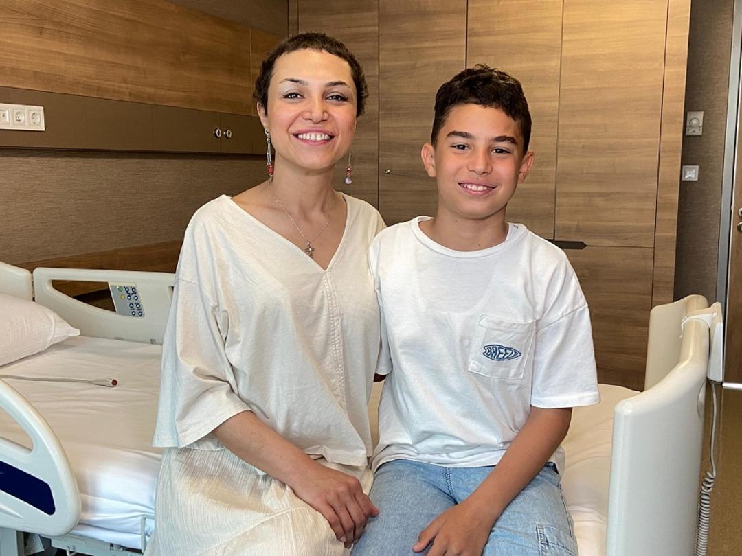 Meme kanseri ve lösemiyle mücadele ediyordu! 10 yaşındaki oğlunun iliği ile kanseri ikinci kez yendi: "Benim can verdiğim, bana can verdi" 2