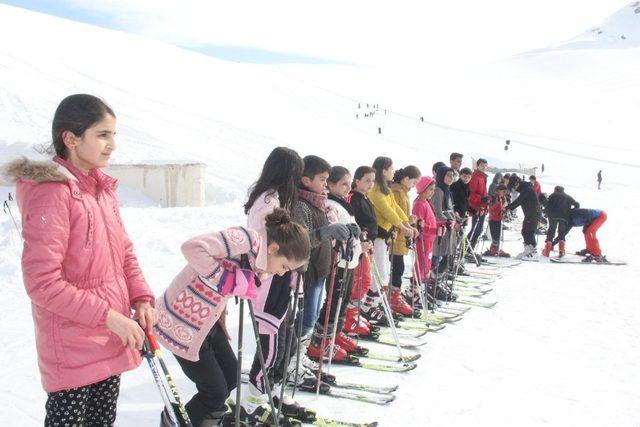 Geleceğin kayakçıları Hakkari’de yetişiyor