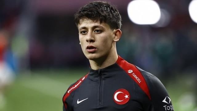 Arda Güler ve sevgilisi Duygu Nayman tatilde! Şarkıya eşlik ettiği anlar paylaşıldı