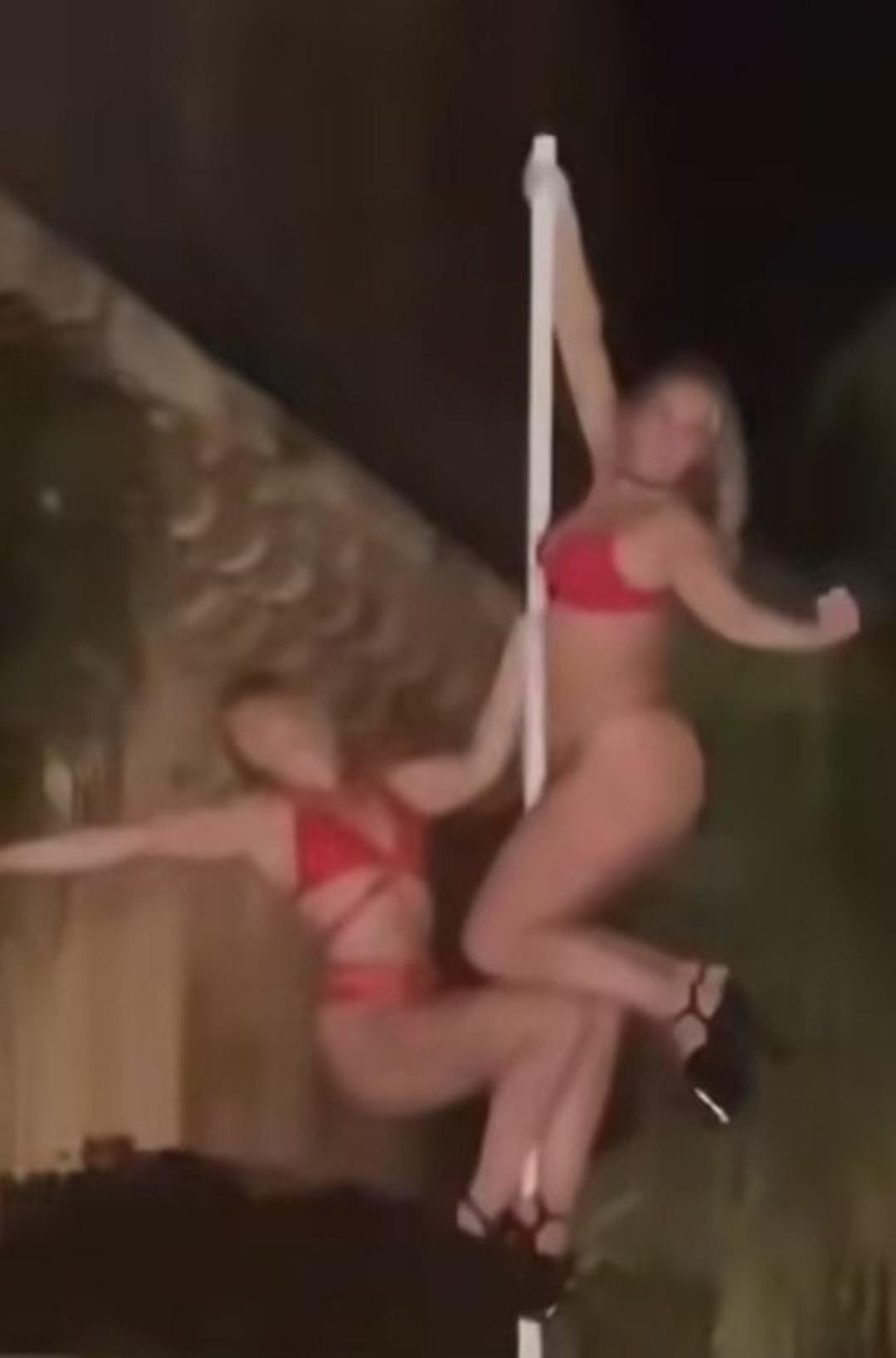 Tarihi sarayda yarı çıplak direk dansı yaptılar! Beş kadının görüntüleri ülkede infial yarattı!  1