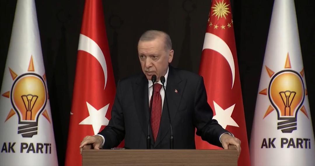 Cumhurbaşkanı Erdoğan:  Yeni anayasa için 10 hukukçu görevlendirildi  4