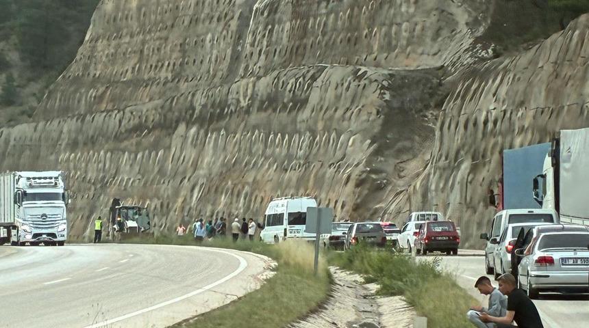 Tokat'ta heyelan: D-100 kara yolu tek yönlü ulaşıma kapandı!