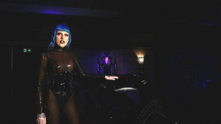 Evini zindana dönüştürdü, erkeklerin sıra dışı fantazilerini gerçekleştiriyor G3