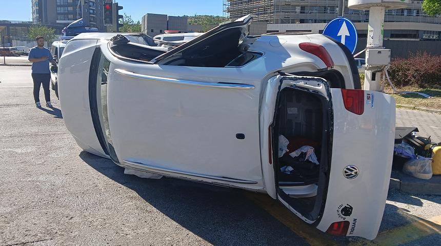 Ankara'da iki otomobil çarpıştı: 2'si bebek 6 yaralı