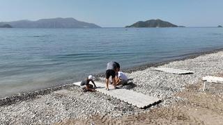 Fethiye'de belediyenin işlettiği plaj engelliler için düzenlendi