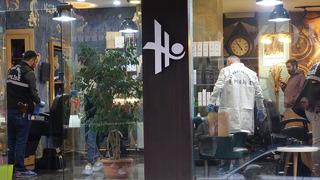 1998 yılındaki cezaevi müdürü cinayetine karışan şahsa berberde silahlı saldırı: Kafasından vuruldu