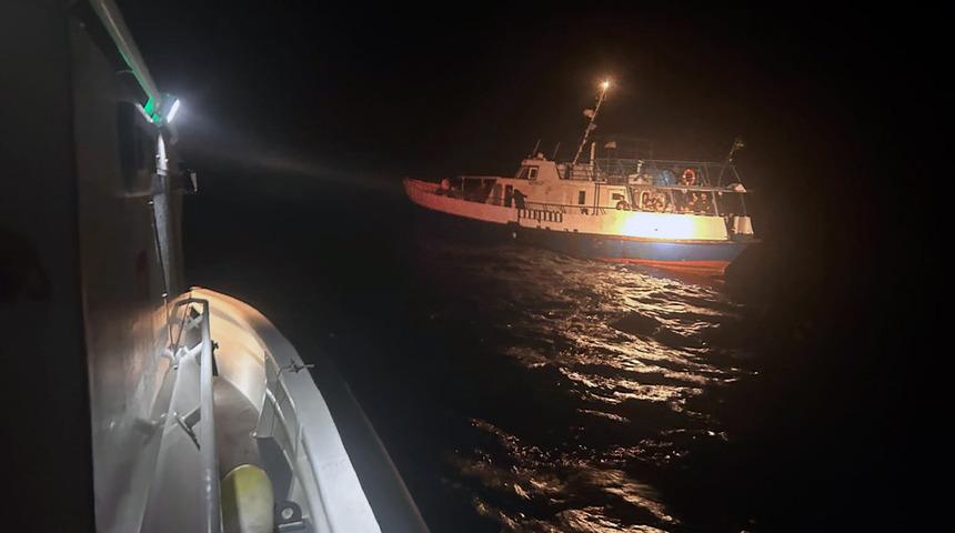 Göçmen kaçakçıları özel tekne ile kaçarken yakalandı! 3 kişi gözaltına alındı