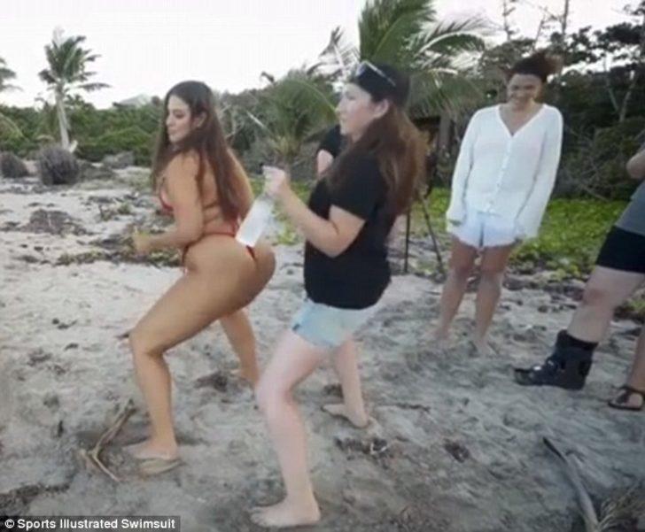 Büyük beden model çekim arasında şov yaptı G4