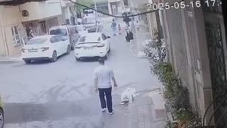 Bağcılar’da sokakta oynayan 3 yaşındaki çocuğa otomobil çarptı