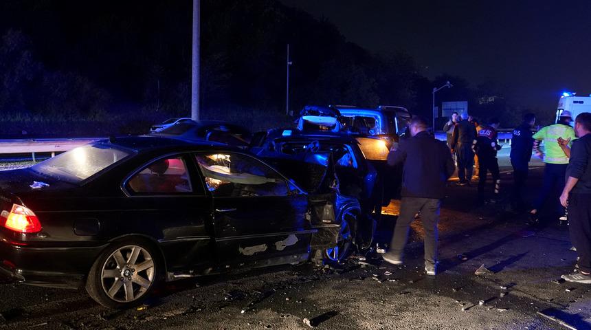 Beykoz’da gece yarısı 5 araçlı zincirleme trafik kazası: 7 yaralı