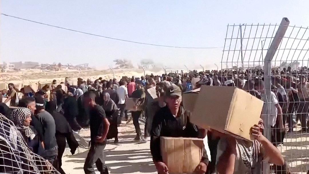 Dünyanın konuştuğu görüntü! Yardım için geldiler, canlarından oldular! Fotoğraflar Nazi kamplarına benzetildi… 4