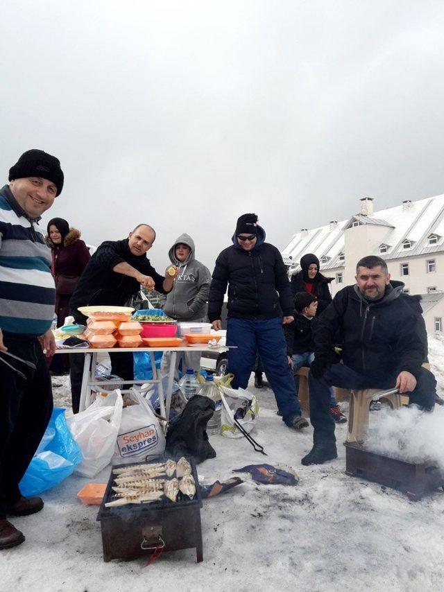 Karlar üzerinde piknik